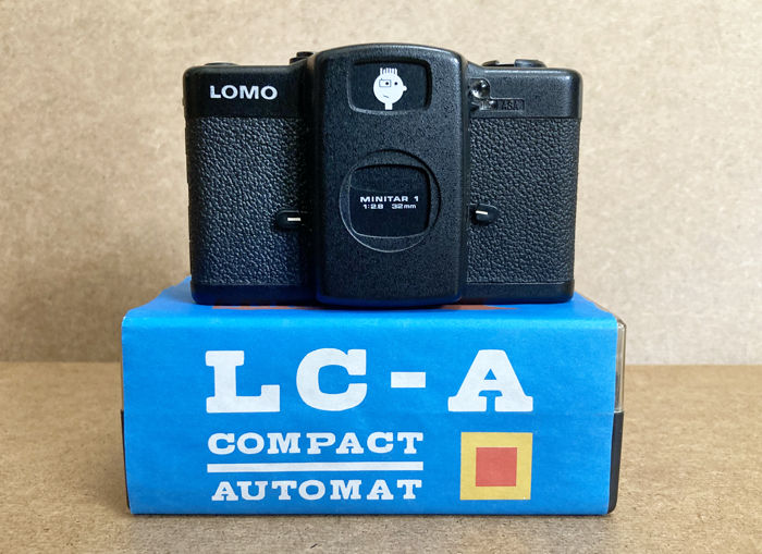 LOMO LC-Aの本体とケース