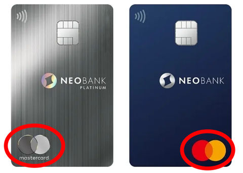 左はプラチナデビットカード、右はデビットカード（ともにMastercard）
